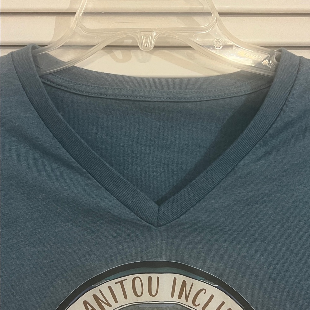 Manitou Incline Women’s Medium Blue V-Neck T-Shirt with Mountain Graphic - Picture 4 of 4